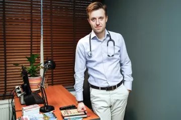 Доктор Вялов: Заразиться гастритом можно через посуду и поцелуи