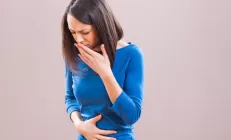 Врачи назвали самые частые причины тошноты после еды