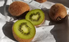 Учёные назвали продукты и добавки, которые действительно помогают при запоре