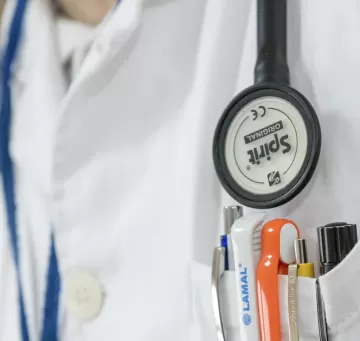 Главный гастроэнтеролог Москвы назвал процедуру, которую обязательно нужно пройти после 45 лет