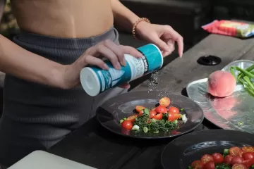 Учёные: Избыток соли в питании повышает риск рака желудка