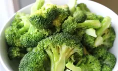 Брокколи и брюссельская капуста снижают риск рака кишечника