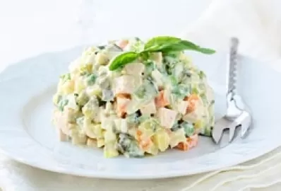 Оливье со свежими огурцами