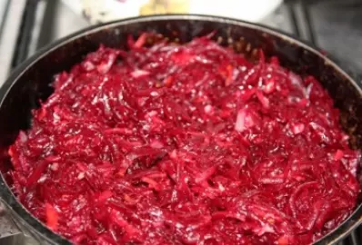 Тушеная морковь с рисом и свеклой