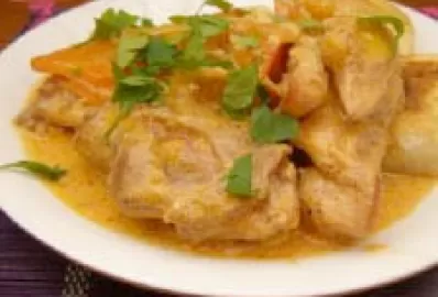 Кролик, тушенный в сметанном соусе