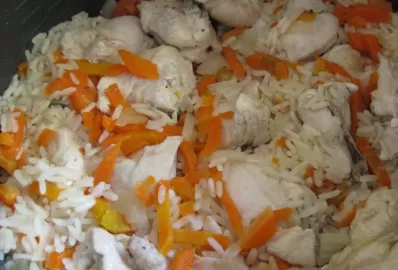 Запеченная индейка в мультиварке с рисом и морковью