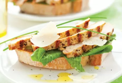 Бутерброд с мясом и овощами