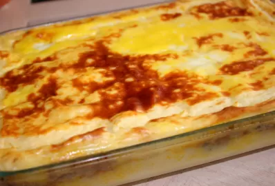 Запеканка из картофельного пюре с мясом и рисом