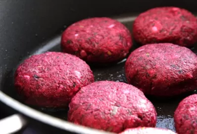 Котлеты свекольные с черносливом