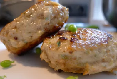 Паровые котлеты из курицы, риса, кабачков и картофеля