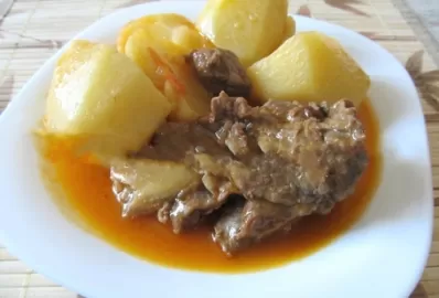 Тушеная по-мужски говядина с овощами в мультиварке