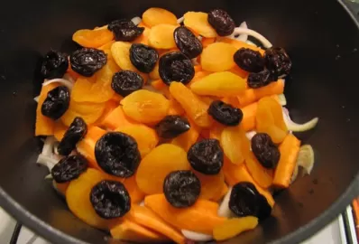 Куриное филе с сухофруктами в мультиварке