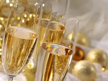 Особо опасен: чем обезвредить алкоголь в Новый год?