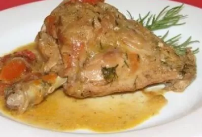 Кролик, тушенный в соусе