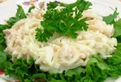 Салат с кальмарами
