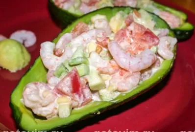 Салат из креветок с авокадо