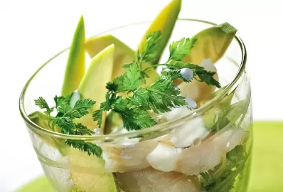 Салат с рыбой и авокадо