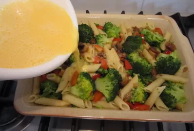 Макаронник с отварным протертым мясом и курагой