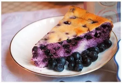 Нежирный творог со сметаной и брусникой