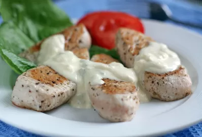 Индейка отварная в молочном соусе