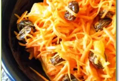 Салат из моркови с изюмом и медом
