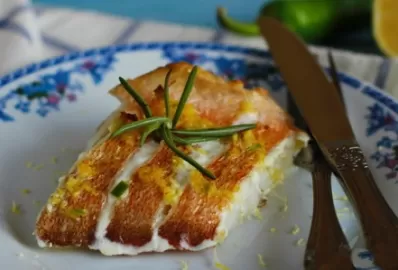 Окунь, запеченный в сметанном соусе