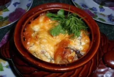 Говядина с овощами, запеченная в сметане