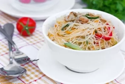 Фунчоза со свежими овощами