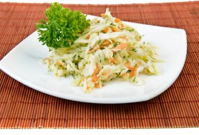 Салат с сельдереем и морковкой