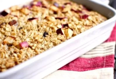 Нескучная овсянка с яблоками из духовки
