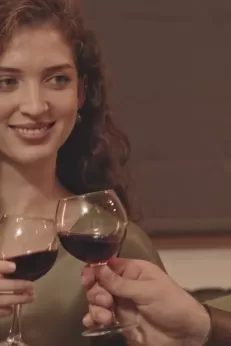 Как правильно пить алкоголь и чем закусывать — защищаем печень (видео)