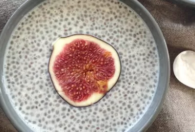 Овсяный пудинг с семенами чиа