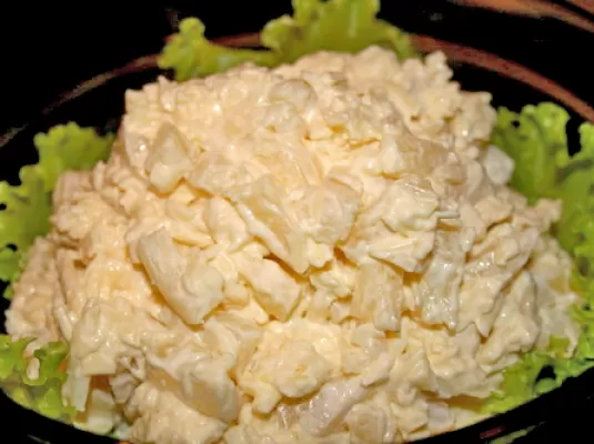 Сытный салат с адыгейским сыром