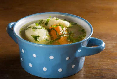 Галушки с овощным бульоном