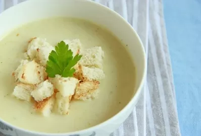 Суп-пюре из кабачков с сельдереем