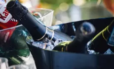 Гастроэнтеролог дал лайфхаки, с которыми можно избежать похмелья в Новый год