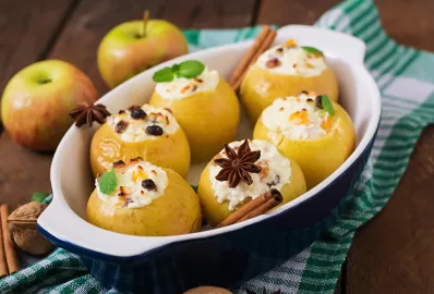 Яблоки, фаршированные творогом