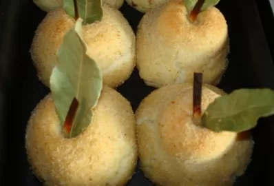 Картофельно-пшеничные яблоки с фаршем из кролика