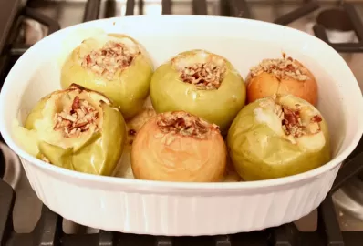 Яблоки, запечённые с мюсли