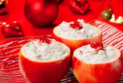 Куриный салат в яблоке