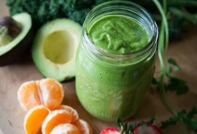 Смузи с авокадо и бананом