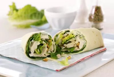 Ролл с индейкой и авокадо