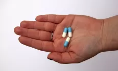 Учёные назвали два самых вредных для ЖКТ антибиотика