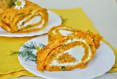 Морковный рулет с творожной начинкой