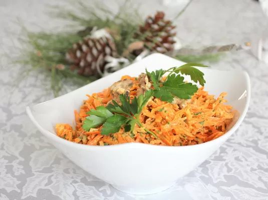 Стол №5. Морковный салат с творогом и микрозеленью - рецепт приготовления