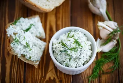 Творожный сыр с огурцом