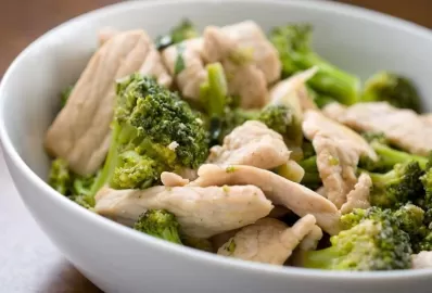 Курица с брокколи в натуральном йогурте