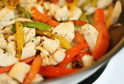 Куриное филе с овощами