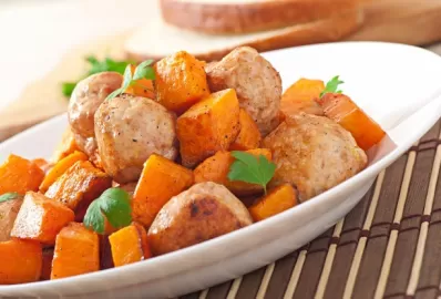 Фрикадельки, запеченные с тыквой и картофелем