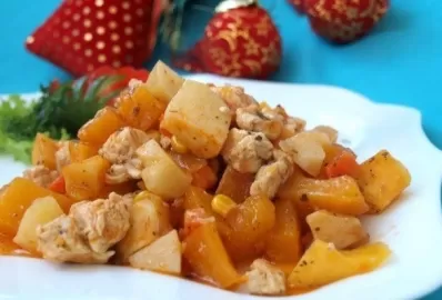 Куриное филе с тыквой, яблоками и зеленью